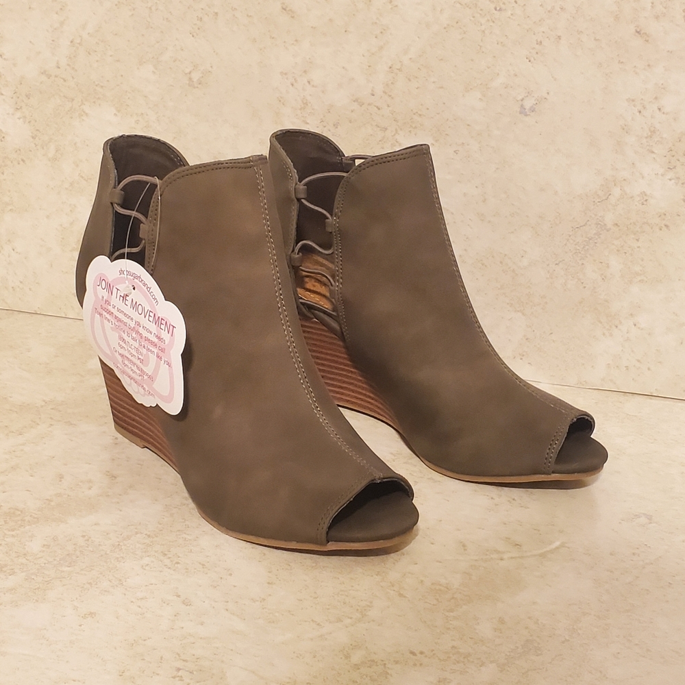 Sugar Olive‎ Booties Huckles 8 heeled boots